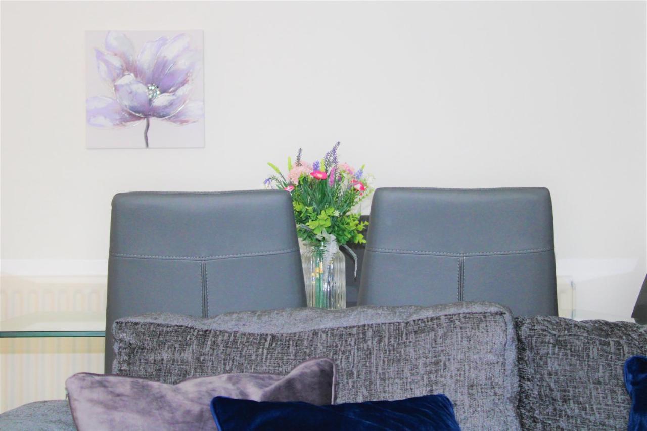 Homely And Budget Friendly 3 Bed House Sleeps 6 Free Parking! Milton Keynes Buitenkant foto